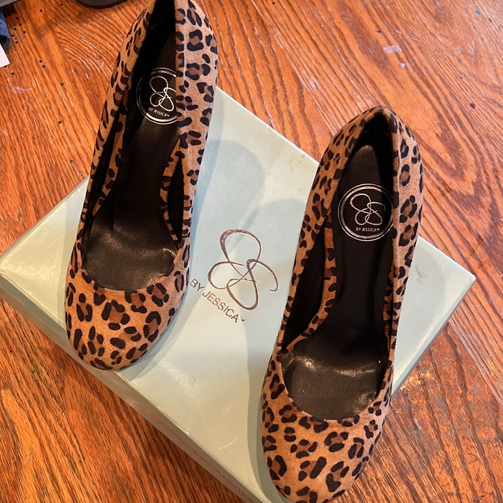 Jessica Simpson leopard print heels - Picture 4 of 4